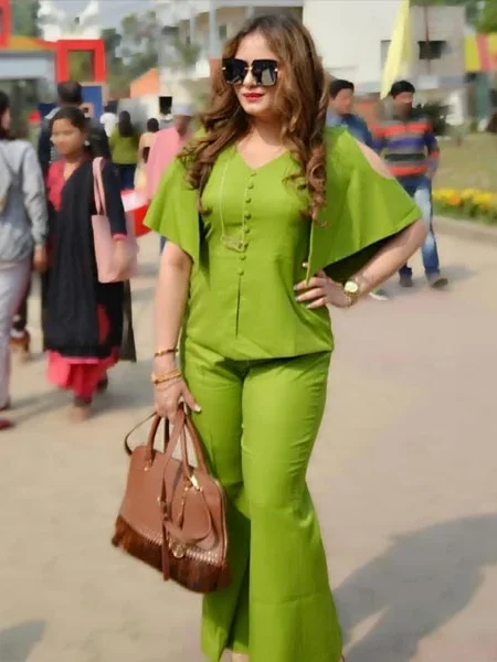 For all sorts of women’s dresses like blouses, suits, and lehengas, whether they are for regular office wear, special events, or party apparel, we provide free pick-up and delivery services to our customers’ doorsteps. The fact that you will not be required to monitor your stitching orders or visit physical locations in order to complete them means that conducting business online is very safe and trustworthy.